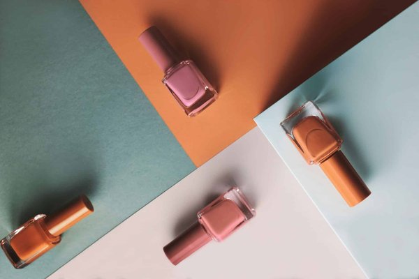 Choisir le bon vernis à ongles: Composition et qualité